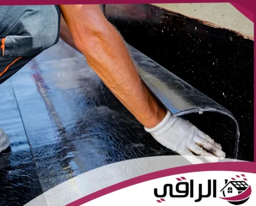 عزل الاسطح بالفوم في أبوظبي 0544844714 الراقي تثبيت مادة العزل بعناية لضمان حماية الأسطح من الرطوبة وتسرب المياه.