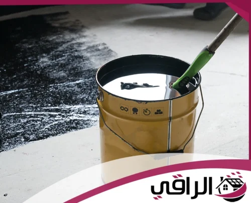 ترتيب طبقات عزل الاسطح في أبوظبي 0544844714 الراقي تحضير مواد العزل في الدلو لاستخدامها في عملية حماية الأسطح من الرطوبة والتسرب.